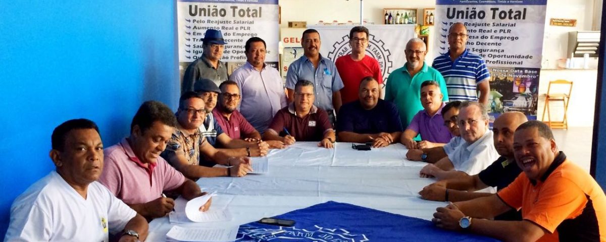 Químicos Assinam Convenção